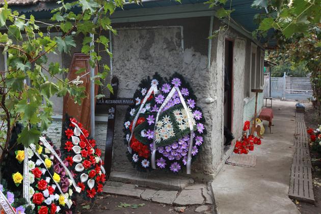 Familia i-a grăbit înmormântarea Vioricăi, ucisă în accidentul din Ialomița: "Cum să o băgăm în groapă de ziua ei?" Azi împlinea 50 de ani