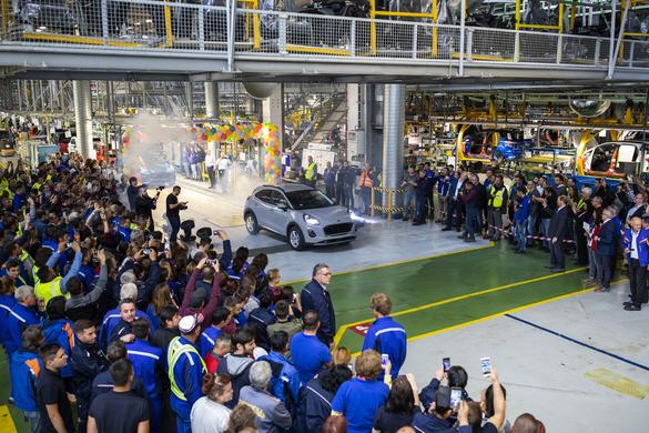 Ford a lansat primul automobil hibrid din România, la Craiova. Cum arată SUV-ul Puma