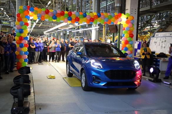 Ford a lansat primul automobil hibrid din România, la Craiova. Cum arată SUV-ul Puma