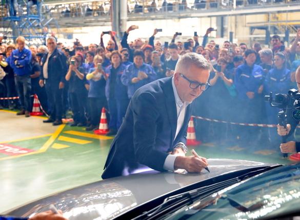 Ford a lansat primul automobil hibrid din România, la Craiova. Cum arată SUV-ul Puma