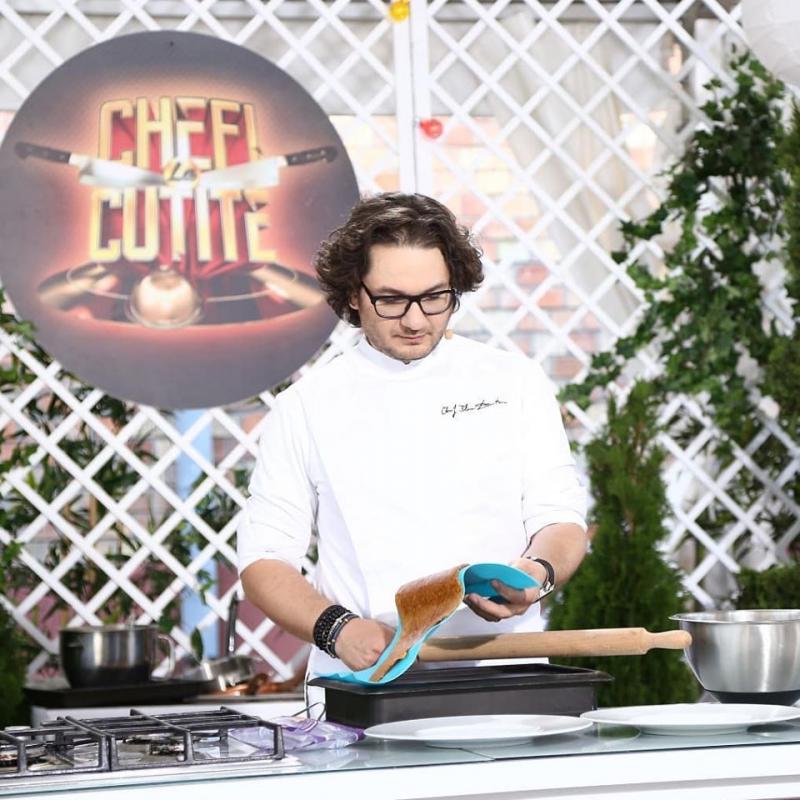 Chef Florin Dumitrescu, schimbare uriașă de look! Cum arată acum juratul emisiunii Chefi la cuțite: „Zici că am 16 ani...”