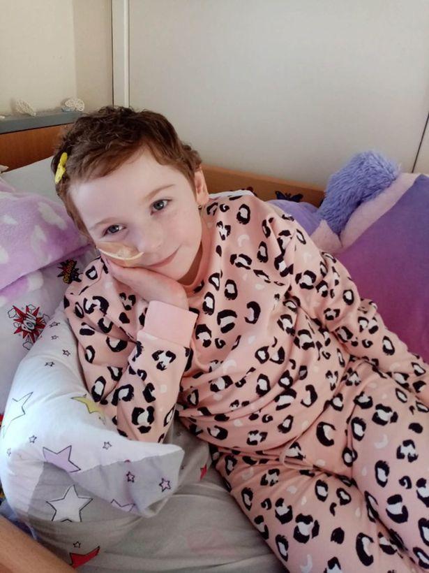 Abia a împlinit opt ani, dar își organizează propria înmormântare. Cancerul ce îi măcina trupul a rămas nediagnosticat timp de patru ani: „Ne spuneau să mergem acasă, că e sănătoasă”