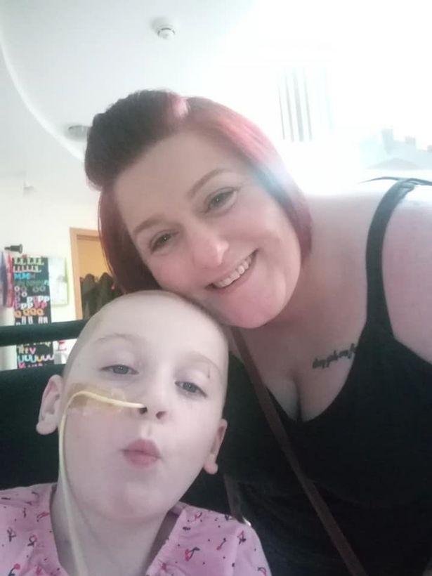 Abia a împlinit opt ani, dar își organizează propria înmormântare. Cancerul ce îi măcina trupul a rămas nediagnosticat timp de patru ani: „Ne spuneau să mergem acasă, că e sănătoasă”