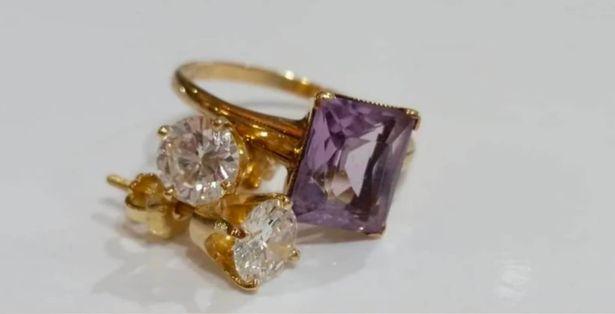 O viitoare mireasă a fost umilită în văzut tuturor, din cauza inelului de logodnă: „Blasfemie! Cum e posibil să porți așa ceva?!”