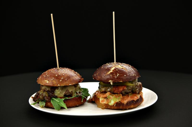 Vlad Vicol a venit să-şi prezinte conceptul culinar "Bun Burger" la Chefi la cuţite!