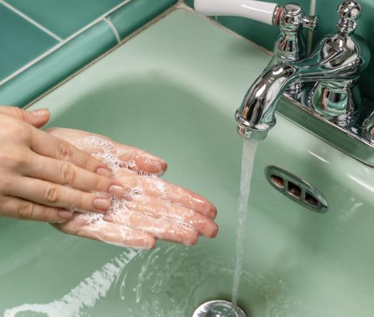 Tu cum te demachiezi? Diferența dintre șase produse de demachiat