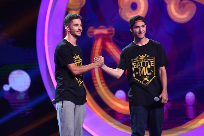 Ce s-a întâmplat la „iUmor”, ediția opt. Acrobații uluitoare, niște purceluși muzicali, un roast vampiric, un rap battle și un bunic pictor fără haine!