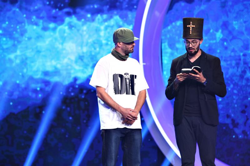 Ce s-a întâmplat la „iUmor”, ediția opt. Acrobații uluitoare, niște purceluși muzicali, un roast vampiric, un rap battle și un bunic pictor fără haine!