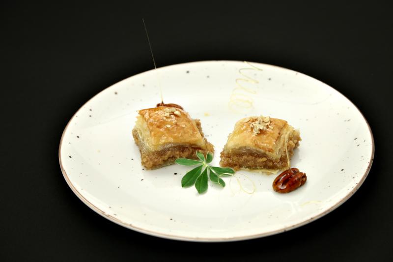 Farfurii spectaculoase cu preparate gustoase în prima confruntare a concurenților din echipele intrate la duel