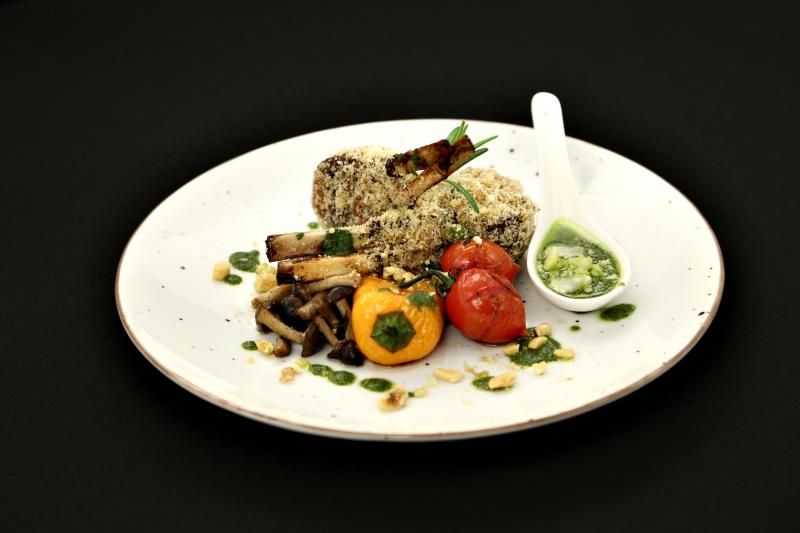 Farfurii spectaculoase cu preparate gustoase în prima confruntare a concurenților din echipele intrate la duel