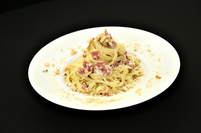 Farfurii spectaculoase cu preparate gustoase în prima confruntare a concurenților din echipele intrate la duel