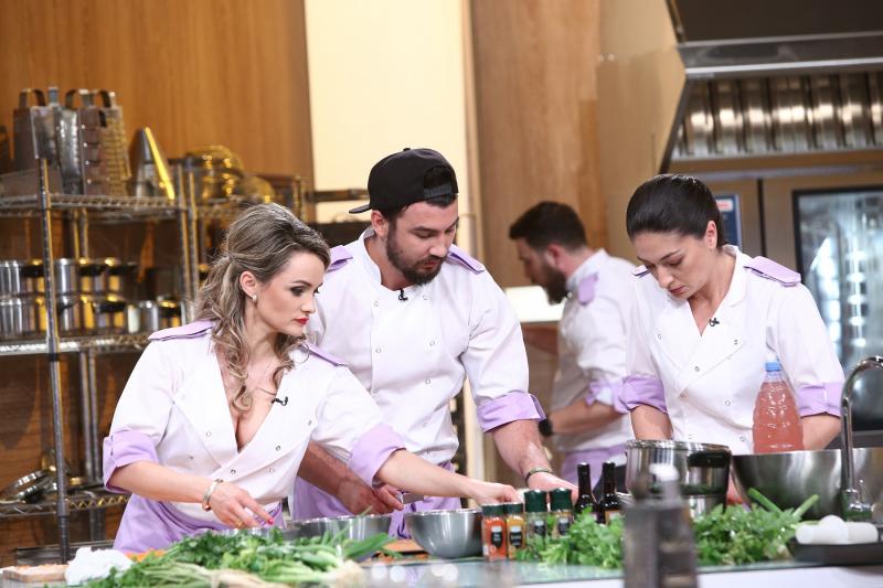 Chef Scãrlãtescu a pierdut încã un concurent din echipa mov. Emisiunea, lider detaşat de audienţã
