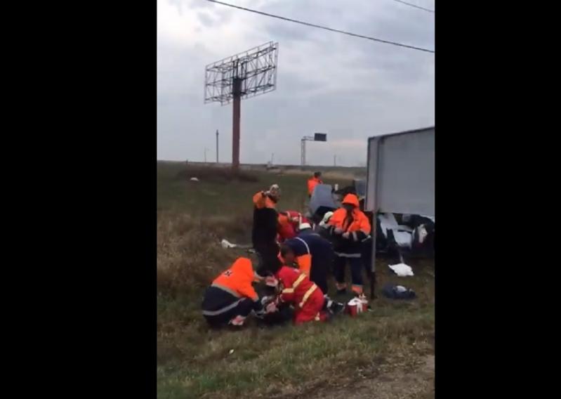Accident cumplit la Pielești, în Dolj! O familie și-a pierdut viața în urma impactului cu un TIR | FOTO