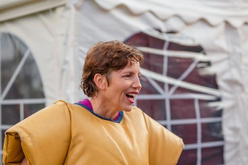 Costumul de la nuntă a făcut o femeie să ajungă în stare critică, la spital! Ce a pățit