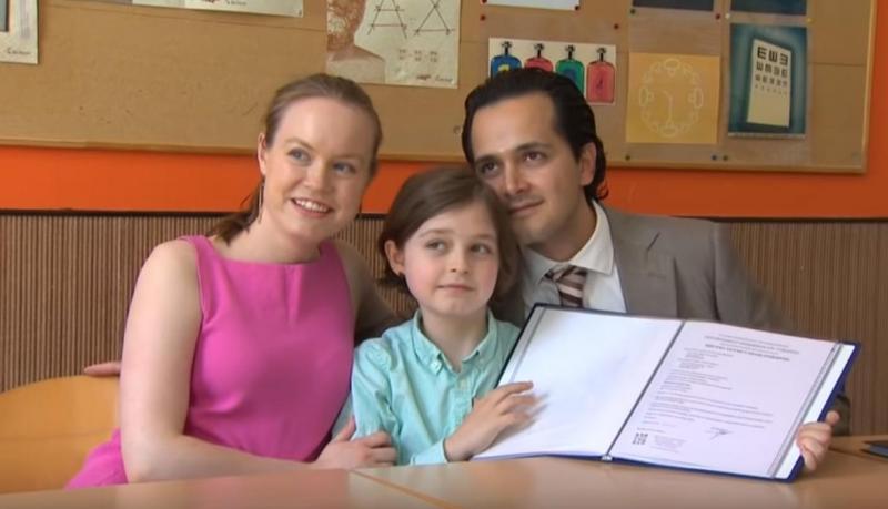 Are nouă ani și se pregătește să intre în Cartea Recordurilor, ca cel mai tânăr absolvent de facultate! Ce vrea să facă pentru întreaga lume este fabulos! „Visul lui este inspirat de bunicii săi”