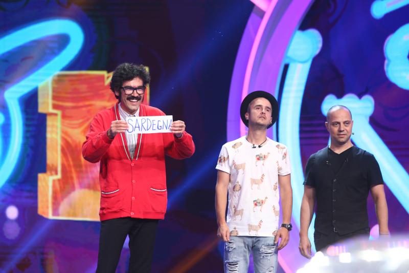 Ce s-a întâmplat la „iUmor”, ediția zece. Mihai Bendeac a fost "băgat" în sicriu. Cheloo a renunțat la postul de jurat în favoarea unui participant din juriu, iar foști concurenți au ridicat sala în picioare