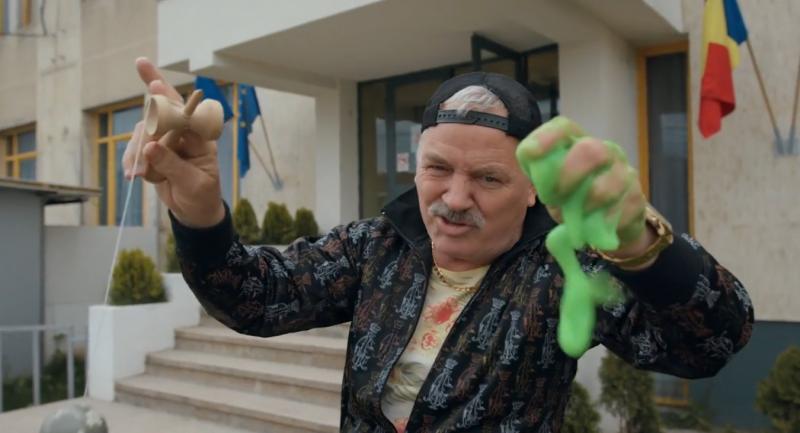 Ce s-a întâmplat în Mangalița, episodul nouă. Primarul Stelu are asigurare că va câștiga mandatul, Emilia o vorbește de rău pe Flori, iar Doina are parte de un accident de proporții în baie