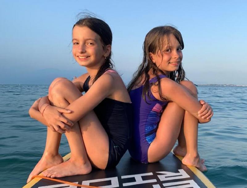 Prematurii sau eroii de câteva sute de grame! Mihai Morar, despre fetele sale: „Zâmbete închise în incubator”