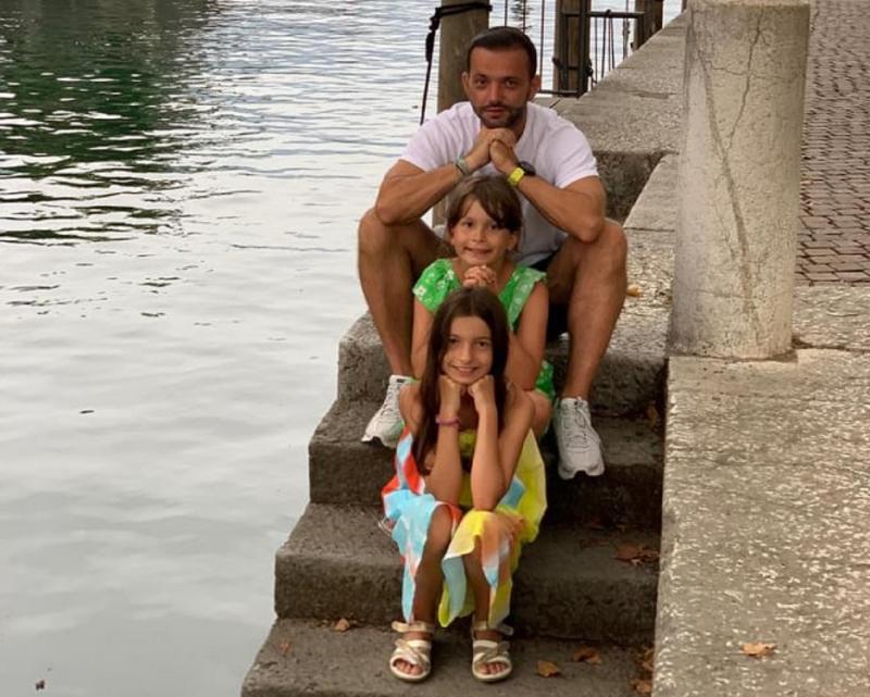 Prematurii sau eroii de câteva sute de grame! Mihai Morar, despre fetele sale: „Zâmbete închise în incubator”