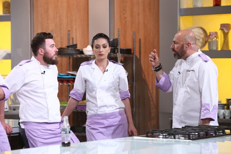Alin Voinea, eliminat de la „Chefi la cuțite”! Cătălin Scărlătescu, mustrare dură pentru concurent! „Ai lăsat echipa cu izmenele în vine!”
