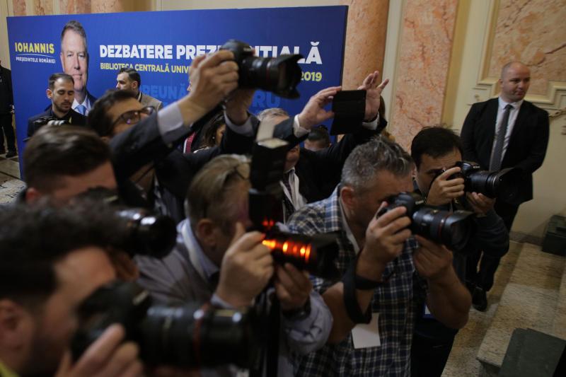 LIVE TEXT. Klaus Iohannis, pus la zid de un student: „De ce nu ați invitat jurnaliști care să vă pună întrebări incomode?”
