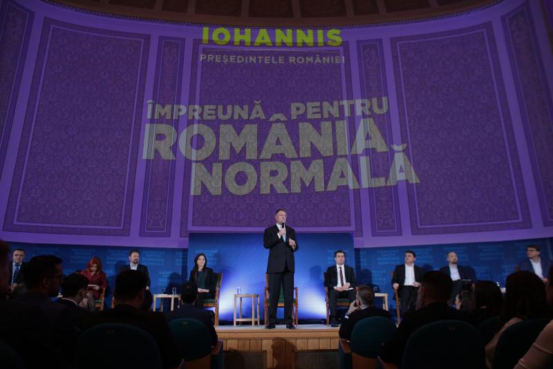 LIVE TEXT. Klaus Iohannis, pus la zid de un student: „De ce nu ați invitat jurnaliști care să vă pună întrebări incomode?”