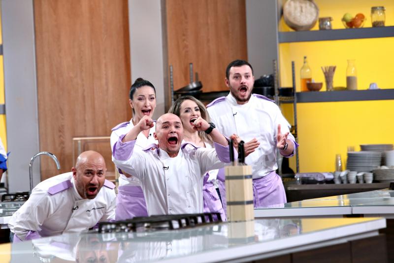 Surprize uriașe la „Chefi la cuțite”! Cătălin Scărlătescu și-a făcut cruce! Un concurent, acuzat de sabotaj! Andrei Tănasă a fost eliminat! „N-ai cum să faci așa ceva!”