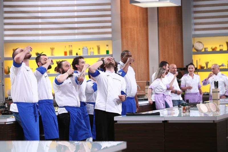 Surprize uriașe la „Chefi la cuțite”! Cătălin Scărlătescu și-a făcut cruce! Un concurent, acuzat de sabotaj! Andrei Tănasă a fost eliminat! „N-ai cum să faci așa ceva!”