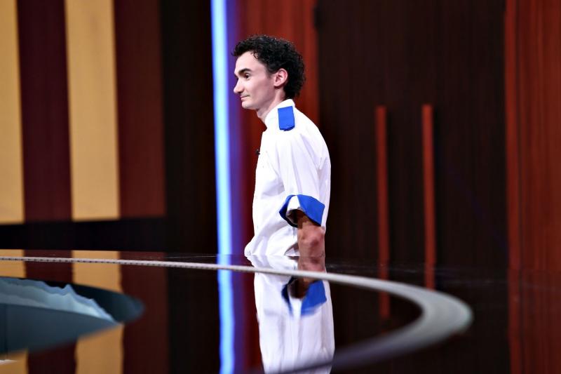 Aseară, pe Antena 1, când show-ul culinar a fost lider detașat de piață, chef Dumitrescu a pierdut primul bucătar din echipa sa, în sezonul 7