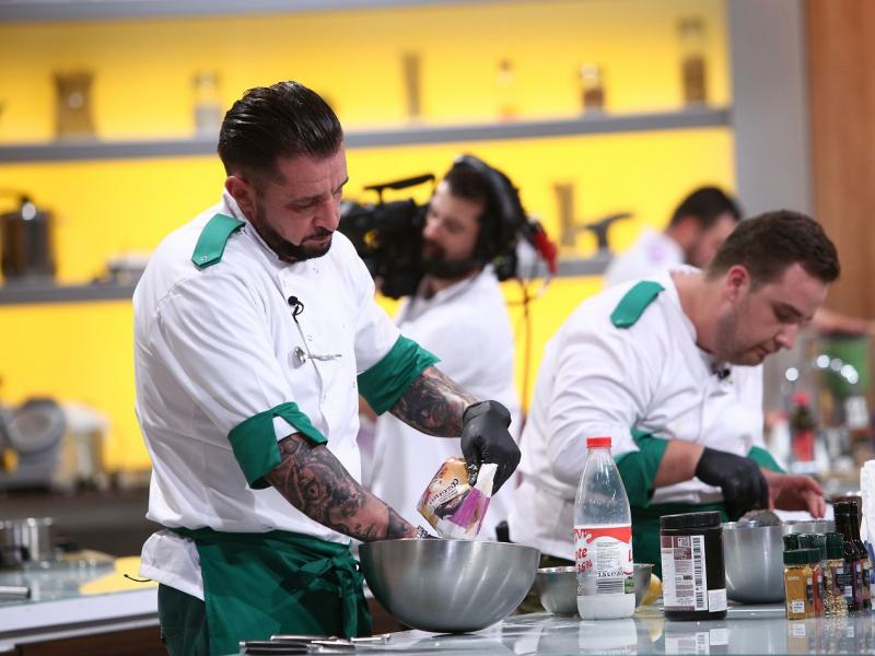 Chef Scãrlãtescu a pierdut doi oameni în primele douã battle-uri Chefi la cuţite