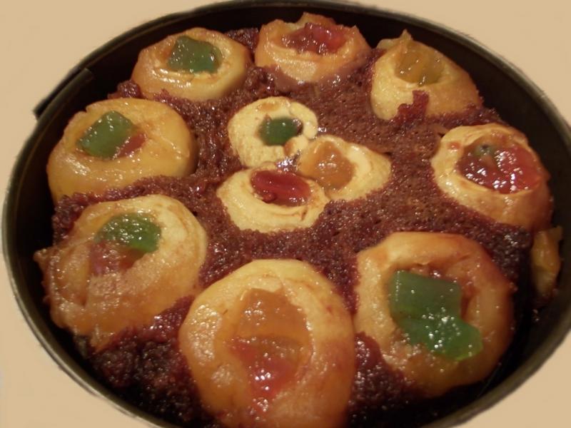 Rețetă de post. Tort cu mere umplute cu rahat și blat de cacao cu nucă