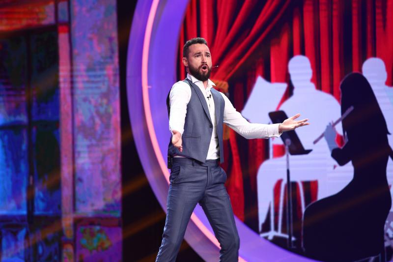 Ce s-a întâmplat la „iUmor”, ediția 11, sezonul 7. Un american care a intrat în Cartea Recordurilor a impresionat cu „superputerile lui”, iar un concurent „de gen masculin” i-a lăsat mască pe toți