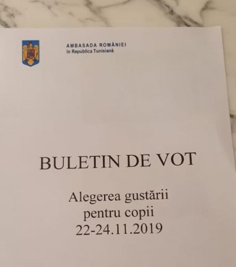 Secție de votare diferită în diaspora! În Tunisia au putut vota și cei mici! Copiii au avut de ales între fructe sau bomboane