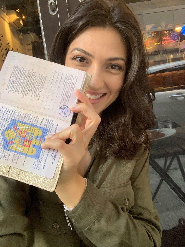 O româncă a călătorit jumătate de zi pentru a vota. Mesajul femeii a motivat sute de persoane. ”Dacă eu am călătorit 40 de kilometri să votez, poți și tu”