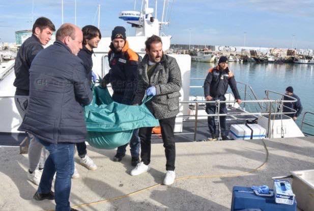 Descoperire macabră în Marea Adriatică! Cadavrul unei românce a fost găsit plutind în apele învolburate ale mării