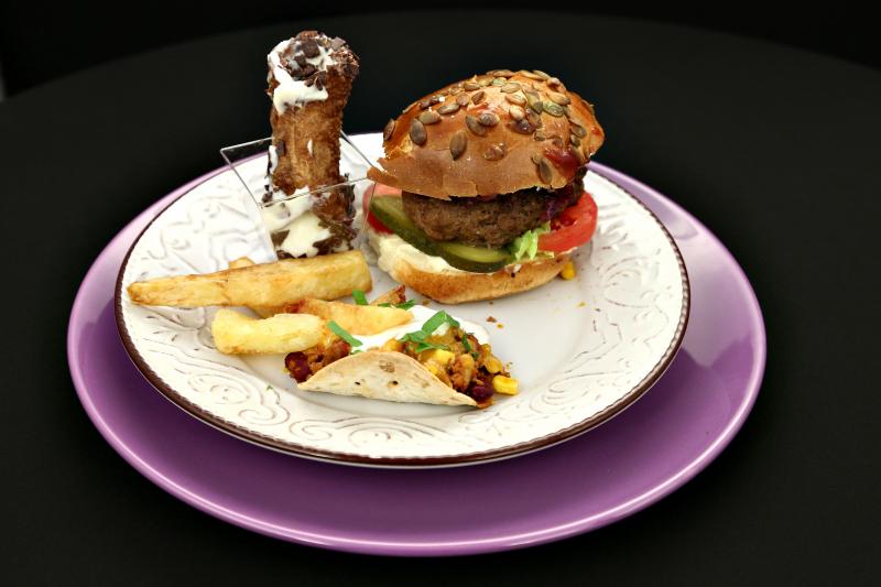 Degustare sexy și fierbinte! Ispitele de la Insula iubirii s-au lăsat cucerite de preparatele primite! „Pe tine te las pentru mai târziu...”