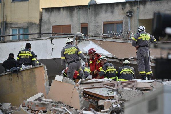 O ultimă îmbrățișare până la moarte! Un cuplu a fost găsit de salvatorii români, sub dărâmăturile cauzate de cutremurul din Albania