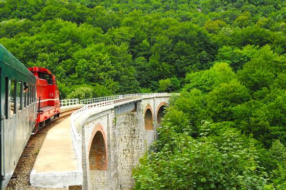 Române, asta este pentru tine! Țara ta are o rută de tren unică în Europa pe care CFR vrea să o prăpădească