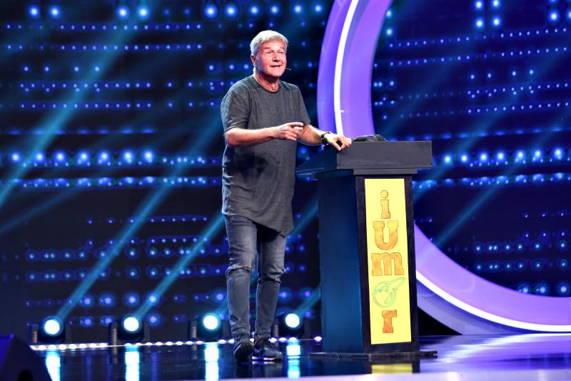 Ediția specială de la iUmor a adus pe scenă cei mai îndreptățiți oameni să-i ia la „roast” pe jurați! Marian Godină, Oana Matache și Andrei Bendeac au fost doar câțiva dintre aceștia