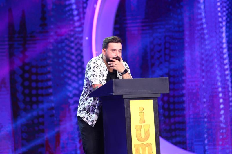 Ediția specială de la iUmor a adus pe scenă cei mai îndreptățiți oameni să-i ia la „roast” pe jurați! Marian Godină, Oana Matache și Andrei Bendeac au fost doar câțiva dintre aceștia