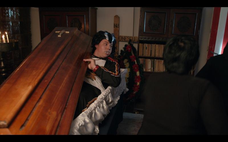 Ce s-a întâmplat în Mangalița, episodul 11. Doi cetățeni străini aduc panica în Mangalița, toată lumea crede că sunt veniți în control de la Uniunea Europeană. Primarul Stelian Manole ia atitudine și îi minuiește cu o masă tradițională