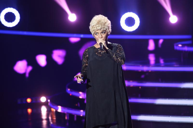 Vocea Bellei Santiago sună SUPERB! Artista s-a transformat în Eta James și a făcut spectacol fără balet și recuzită