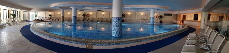 140 de români, Revelion 2020 de lux în hotelul vedetelor din Malta