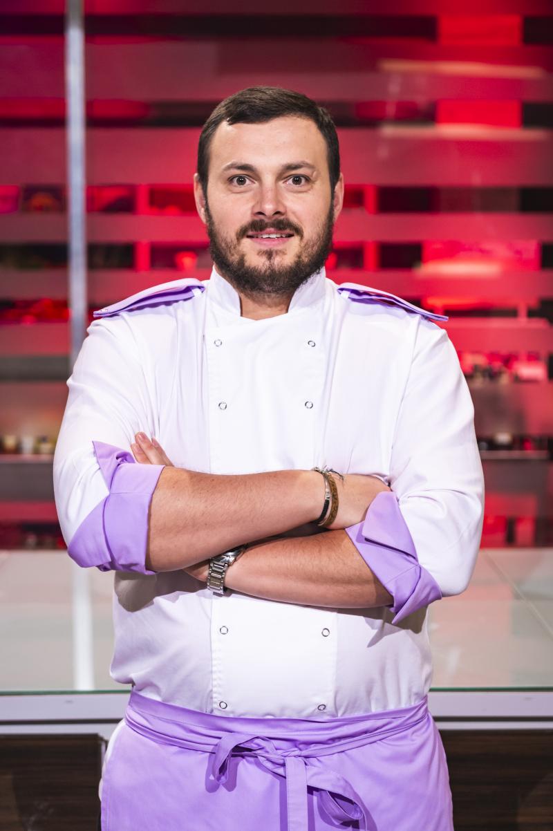 Șapte oameni, șapte șanse la trofeul sezonului 7! Ei sunt concurenții din echipa mov, condusă de chef Cătălin Scărlătescu