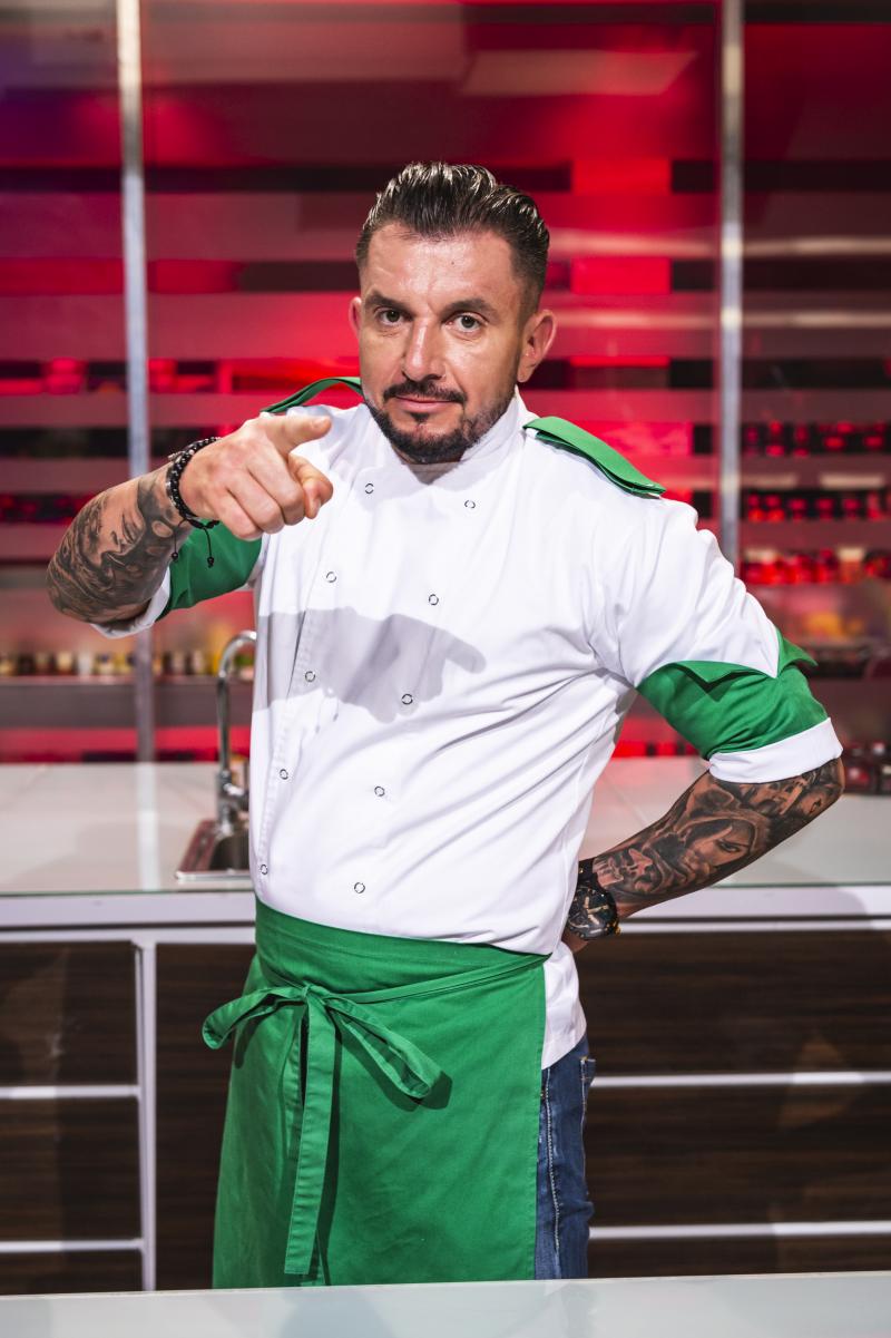 Chef Sorin Bontea conduce echipa verde în sezonul 7. Ei sunt concurenții pe care i-a ales "S-O făcă din nou lată"