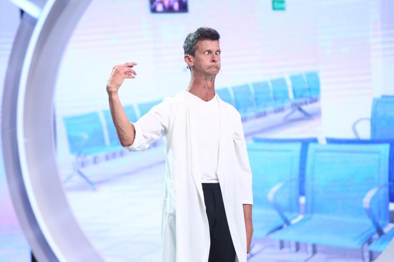 Mihai Bendeac va săruta un bărbat! Îi va întoarce gestul lui Patrick Cottet, de la prima sa participare pe scena „iUmor”! „Acum este rândul meu!” - Video