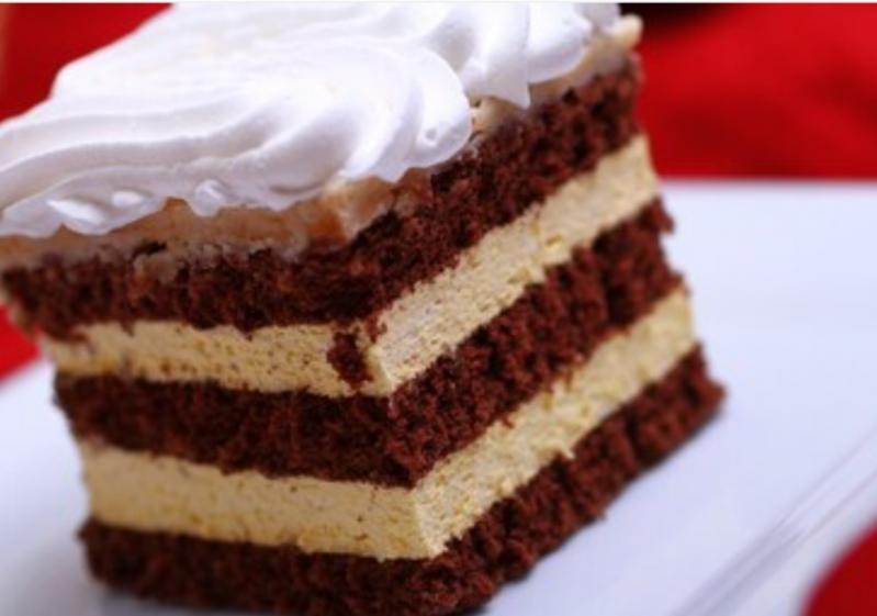 Cum se prepară cea mai bună rețetă de prăjitură cu blat de ciocolată și cremă de cafea?