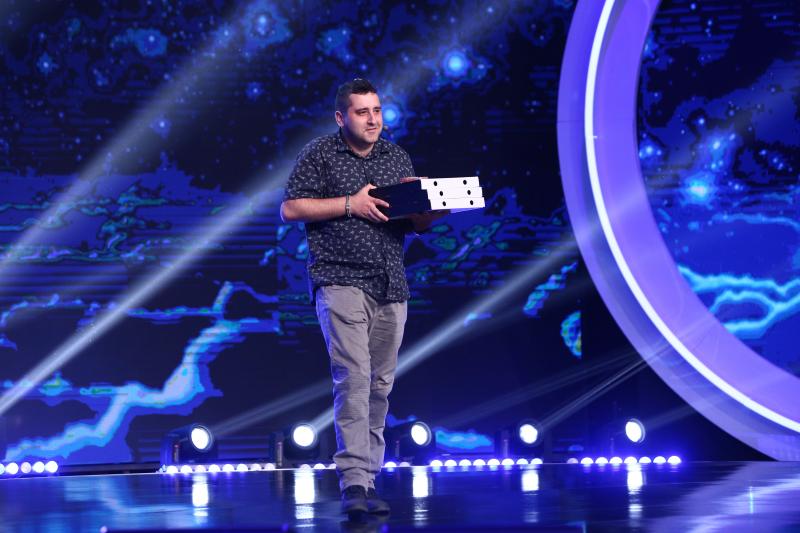 Ce s-a întâmplat la iUmor ediția nouă. Revenire spectaculoasă și un sărut cu Patrick Cottet, un număr de magie spectaculos și un Shakespeare Balcanic care și-a prezentat arta