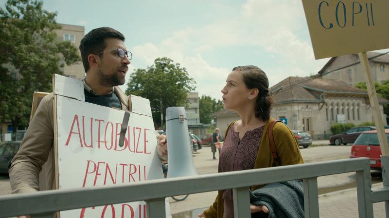 Consilierul Dumitru Bozovici, protest împotriva lui Stelian Manole! Edilul refuză să le asigure copiilor din comuna învecinată un mijloc de transport