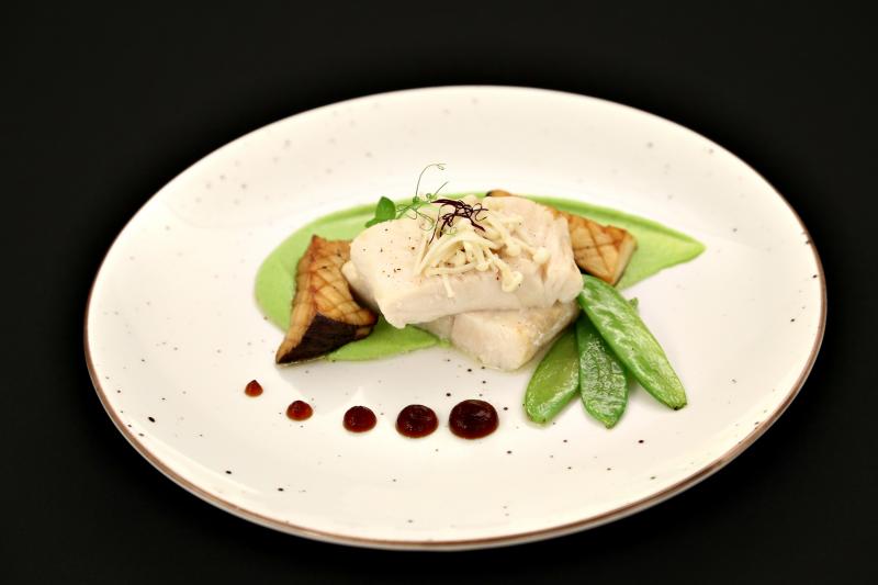 Chefi la cuțite, degustarea preparatelor. Chefii, surprinși plăcut de gusturile din farfurii! Chef Dumitrescu: Are un gust demențial. Parfumat, proaspăt, dulceag, ca o zi de primăvară